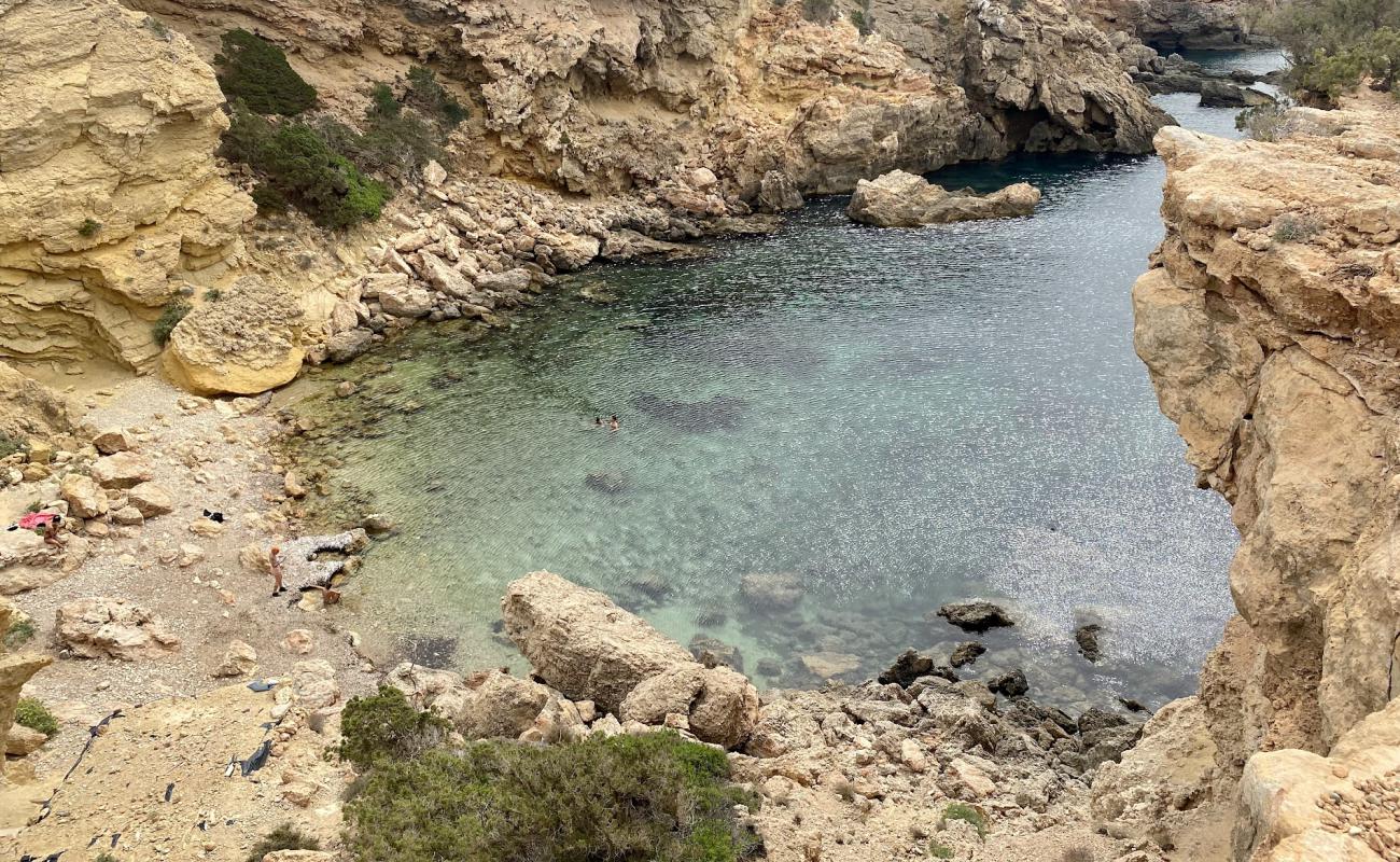 Foto de Cala Llentia con piedra superficie