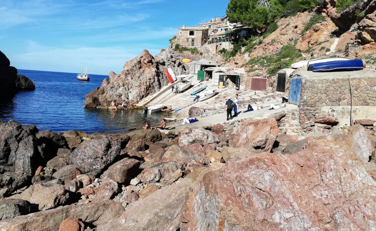 Foto de Calo de s'Estaca Beach con piedra superficie