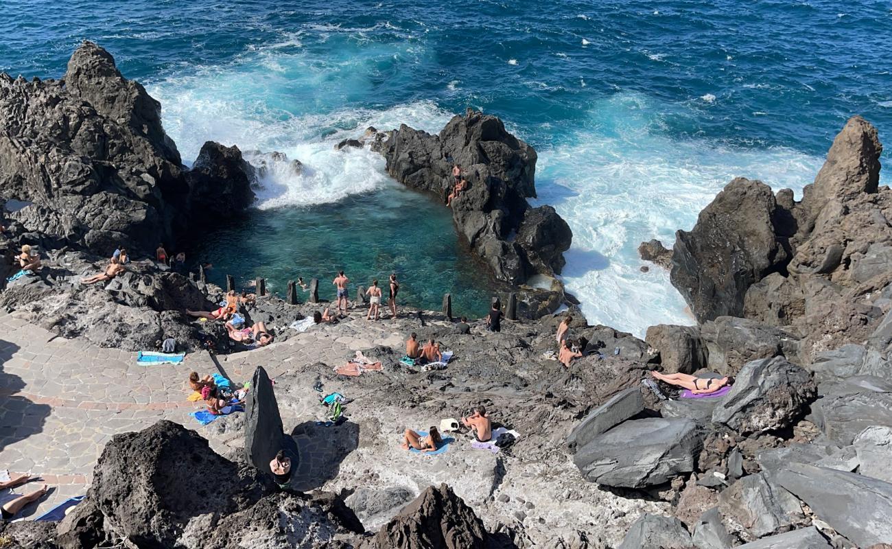 Foto de Charco De La Laja Beach con piedra superficie