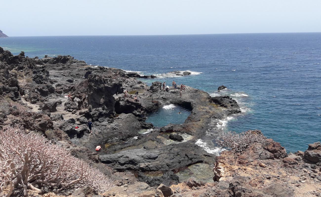 Foto de Piscinas Naturales Beach con piedra superficie