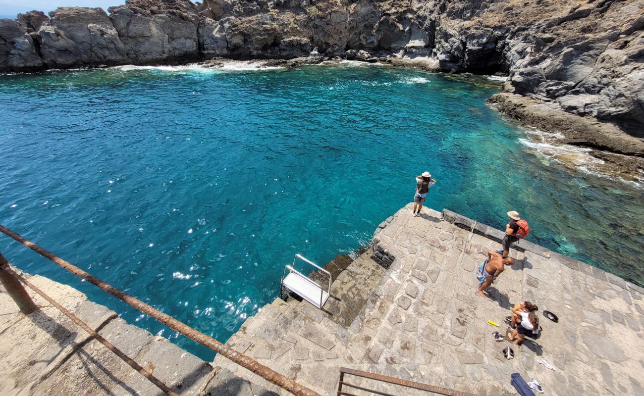 Foto de El Balito Beach con hormigón superficie