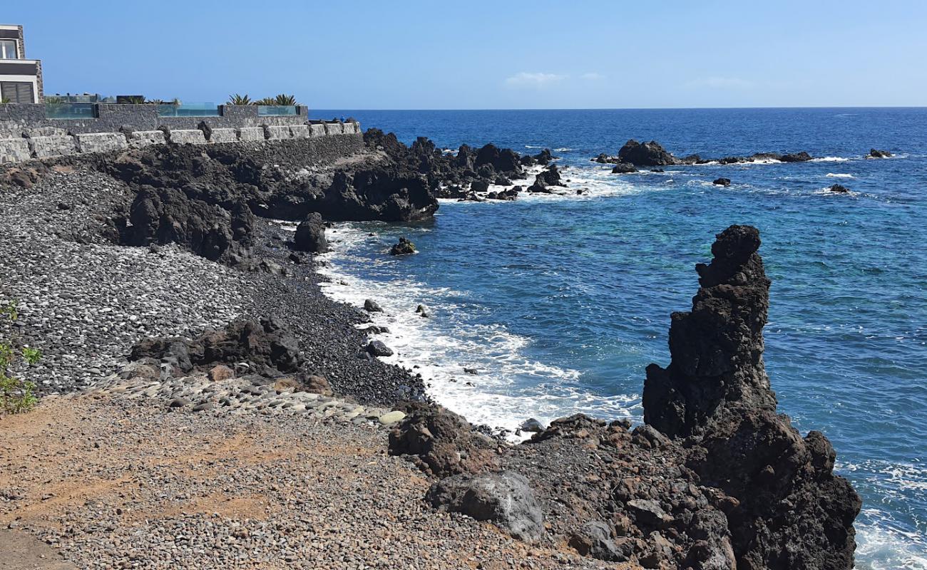 Foto de La Barrera Beach con guijarro gris superficie