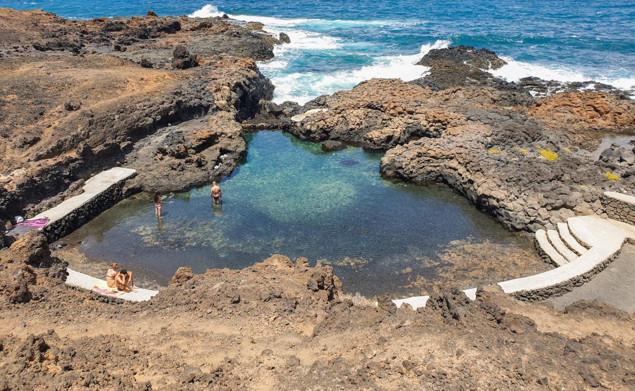 Foto de Vaya Querida Beach con arena gris y guijarros superficie