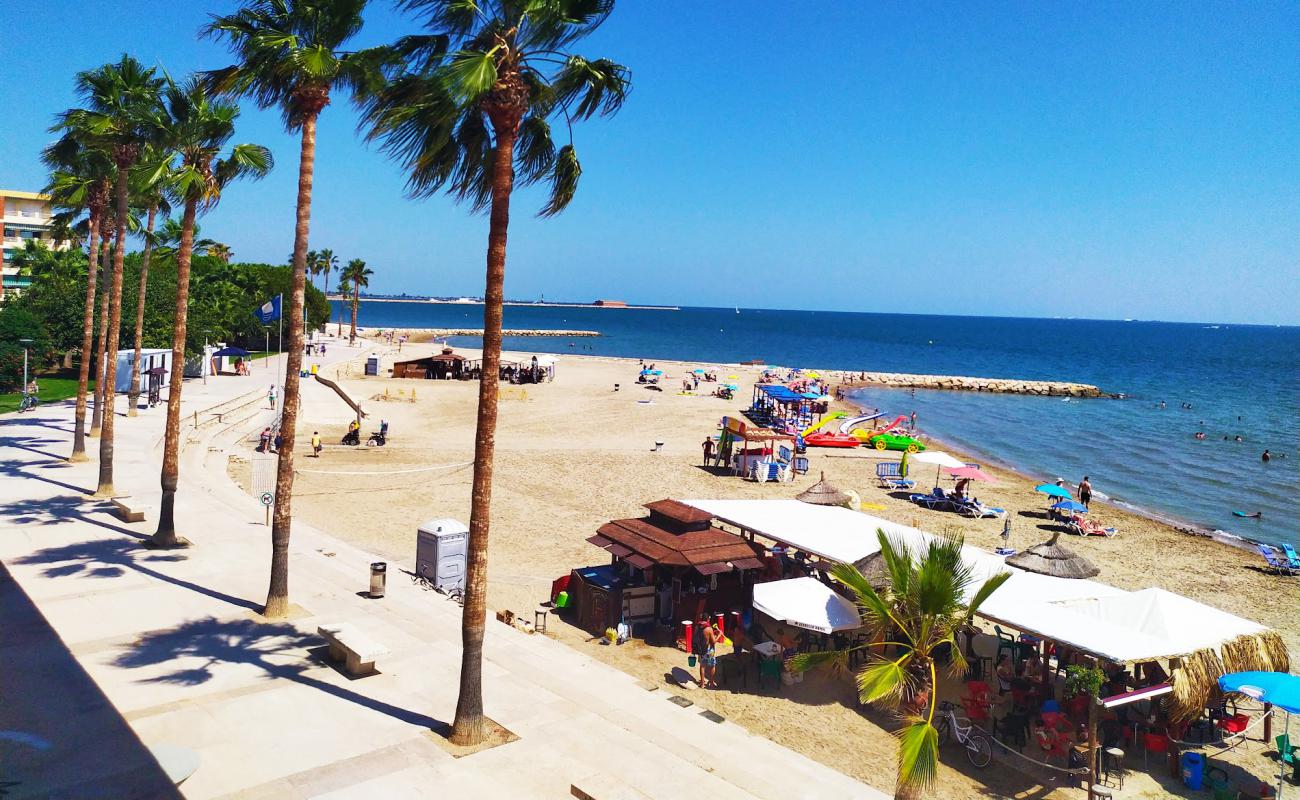 Foto de La Senieta Beach con arena brillante superficie