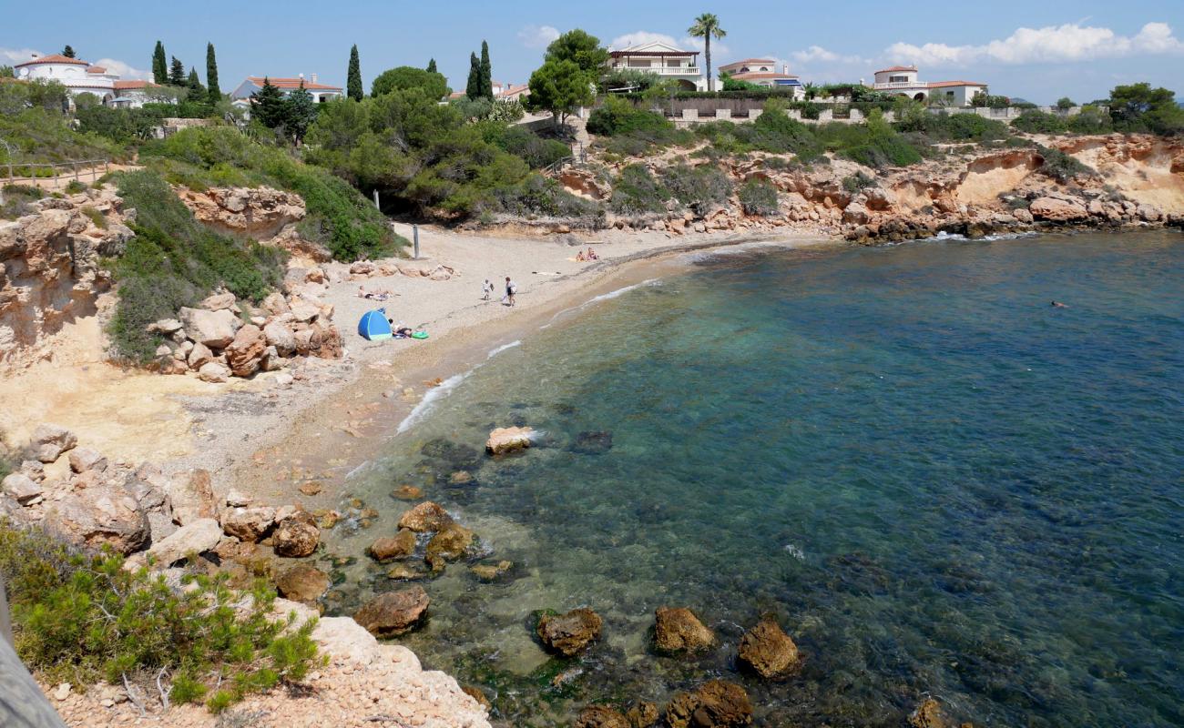 Foto de Cala La Buena Beach con guijarro fino claro superficie