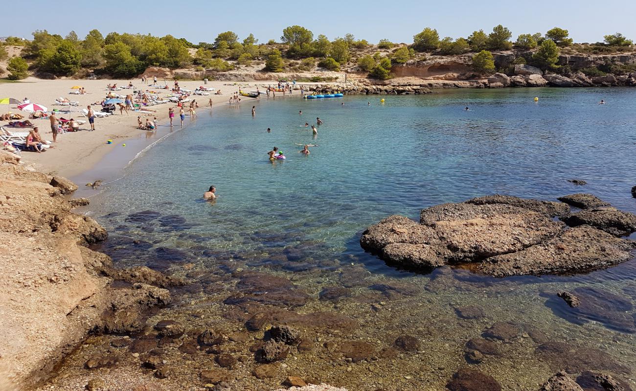 Foto de La Almendrita Beach con arena brillante superficie