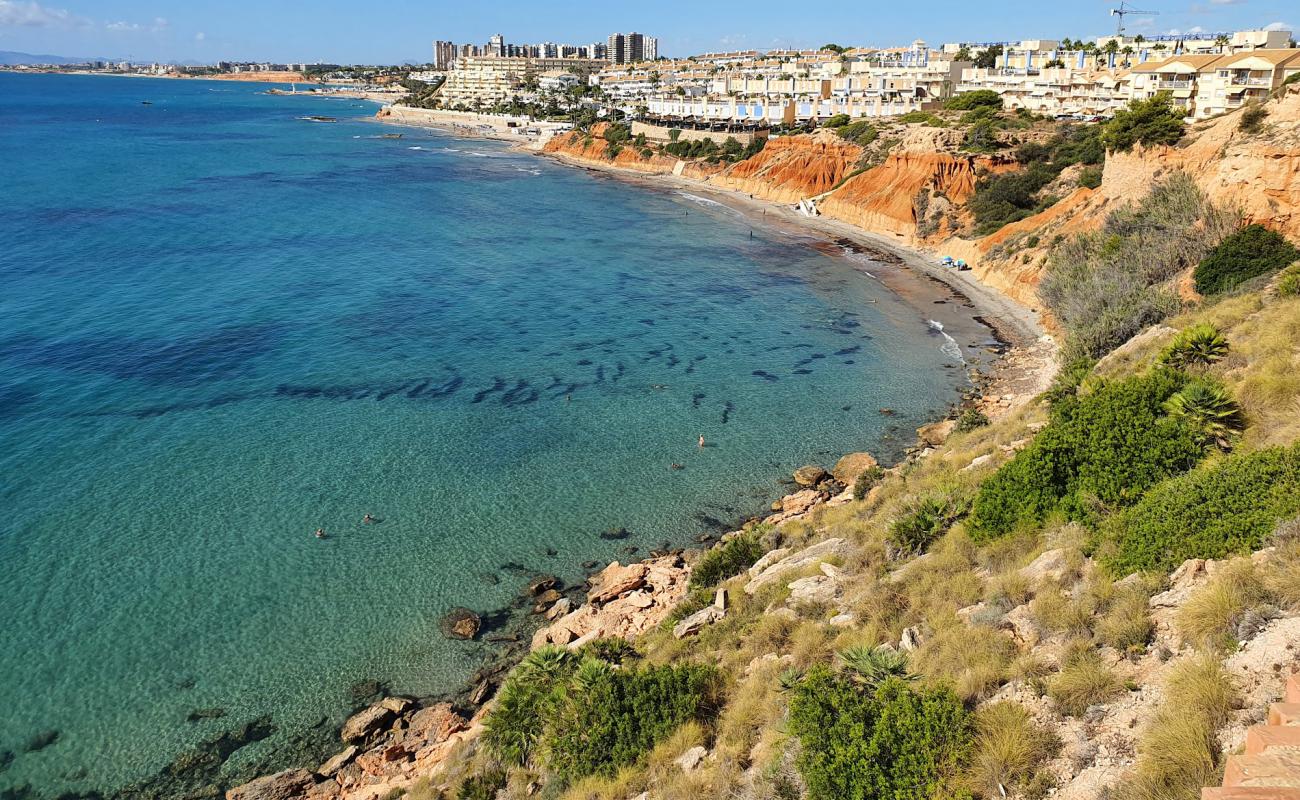 Foto de Cala Aguamarina Beach con arena gris superficie