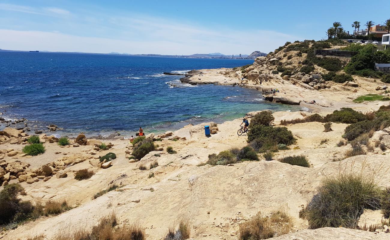 Foto de Cala de la Palmera Beach con piedra superficie