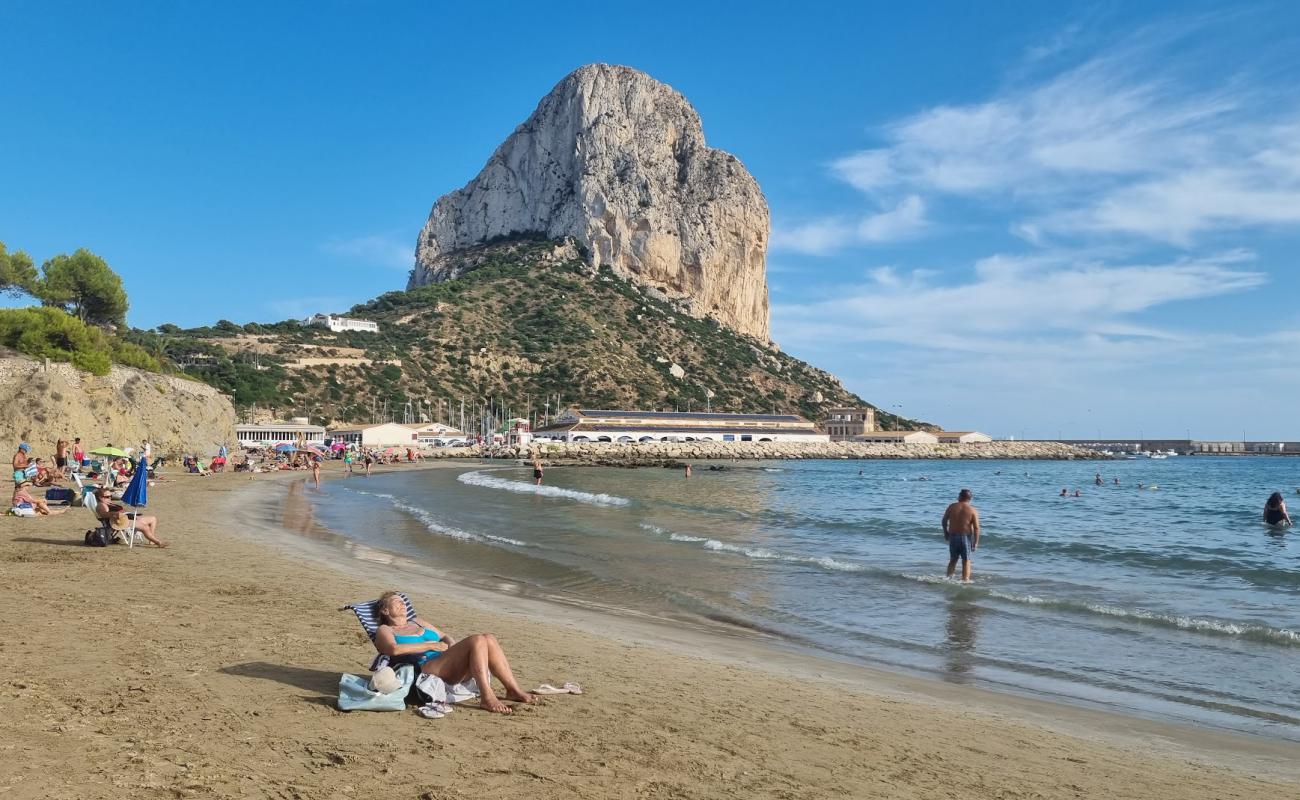 Foto de Cantal Roig Beach con arena brillante superficie