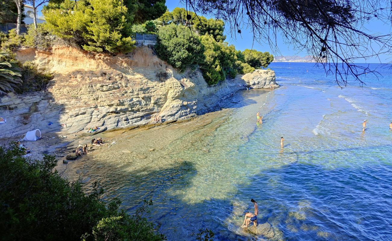 Foto de Cala del Mallorqui Beach con piedra superficie