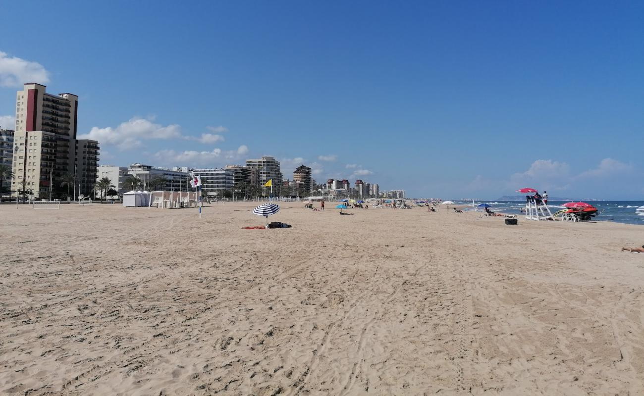 Foto de San Antonio Beach con arena brillante superficie