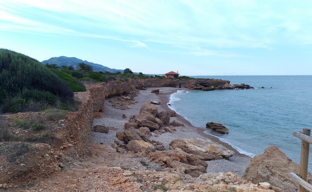 Foto de Cala de la Sunyera Beach con guijarro fino claro superficie