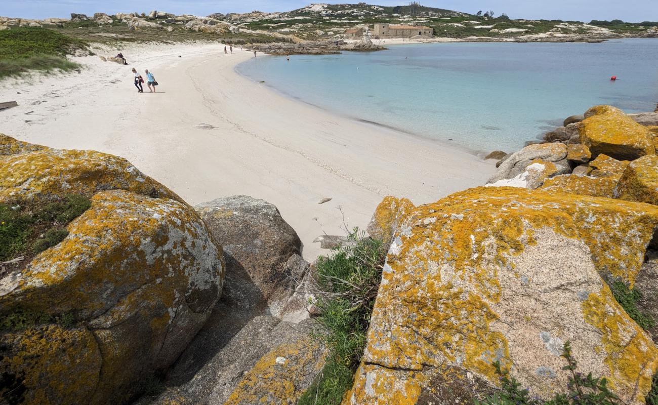 Foto de Castelo Ou do Almacen Beach con arena brillante superficie