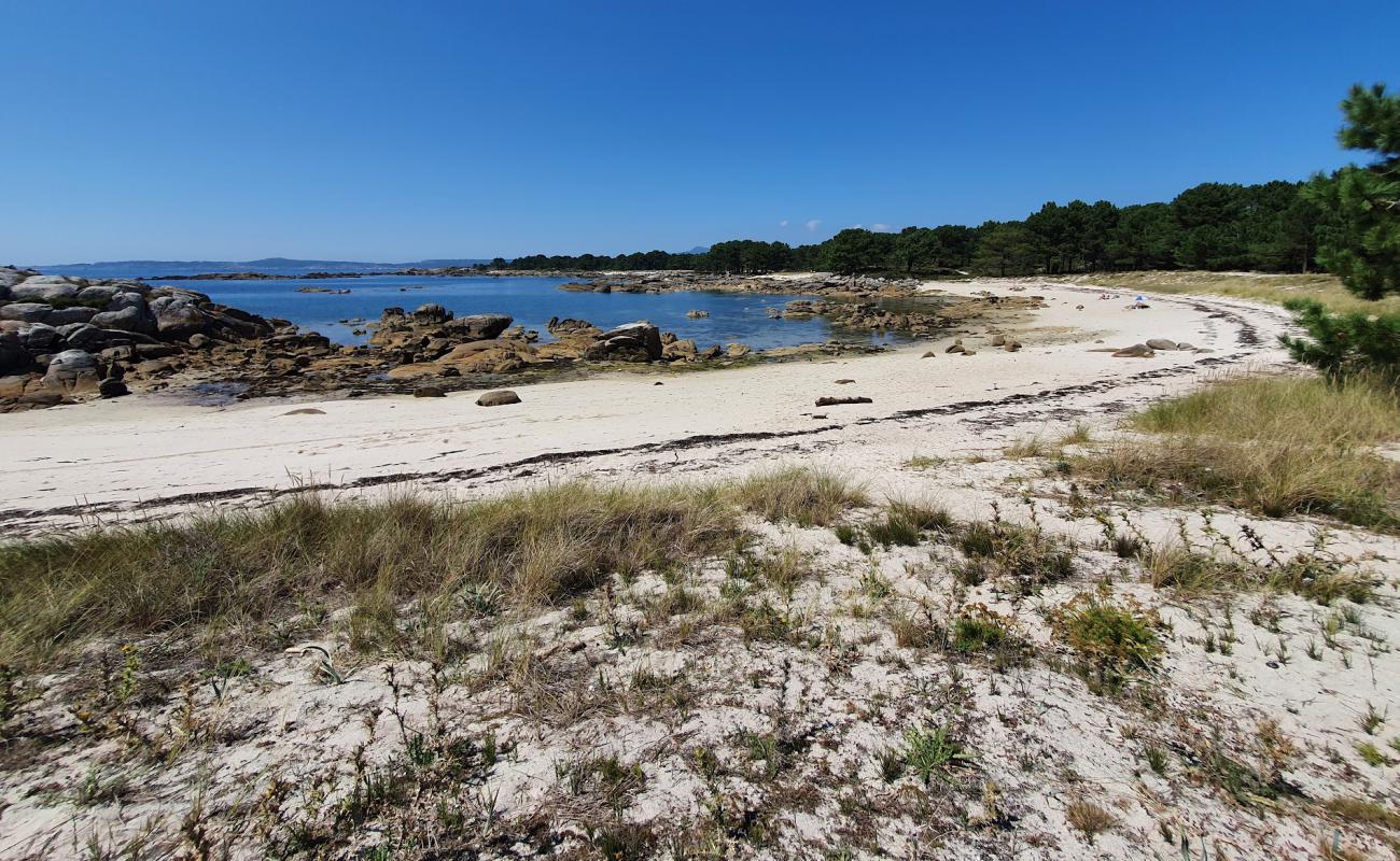 Foto de Lontreira Beach con arena brillante superficie