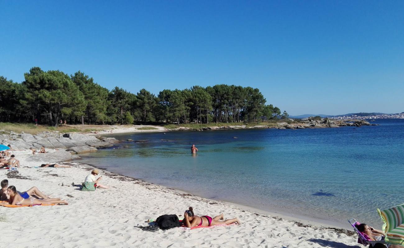 Foto de Cruz Beach con arena brillante superficie