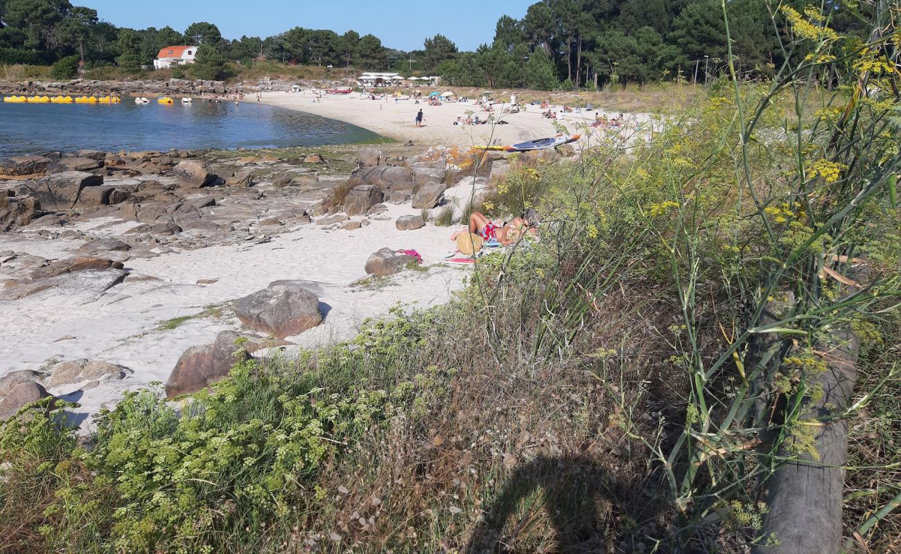 Foto de Espineiro Beach con arena brillante superficie