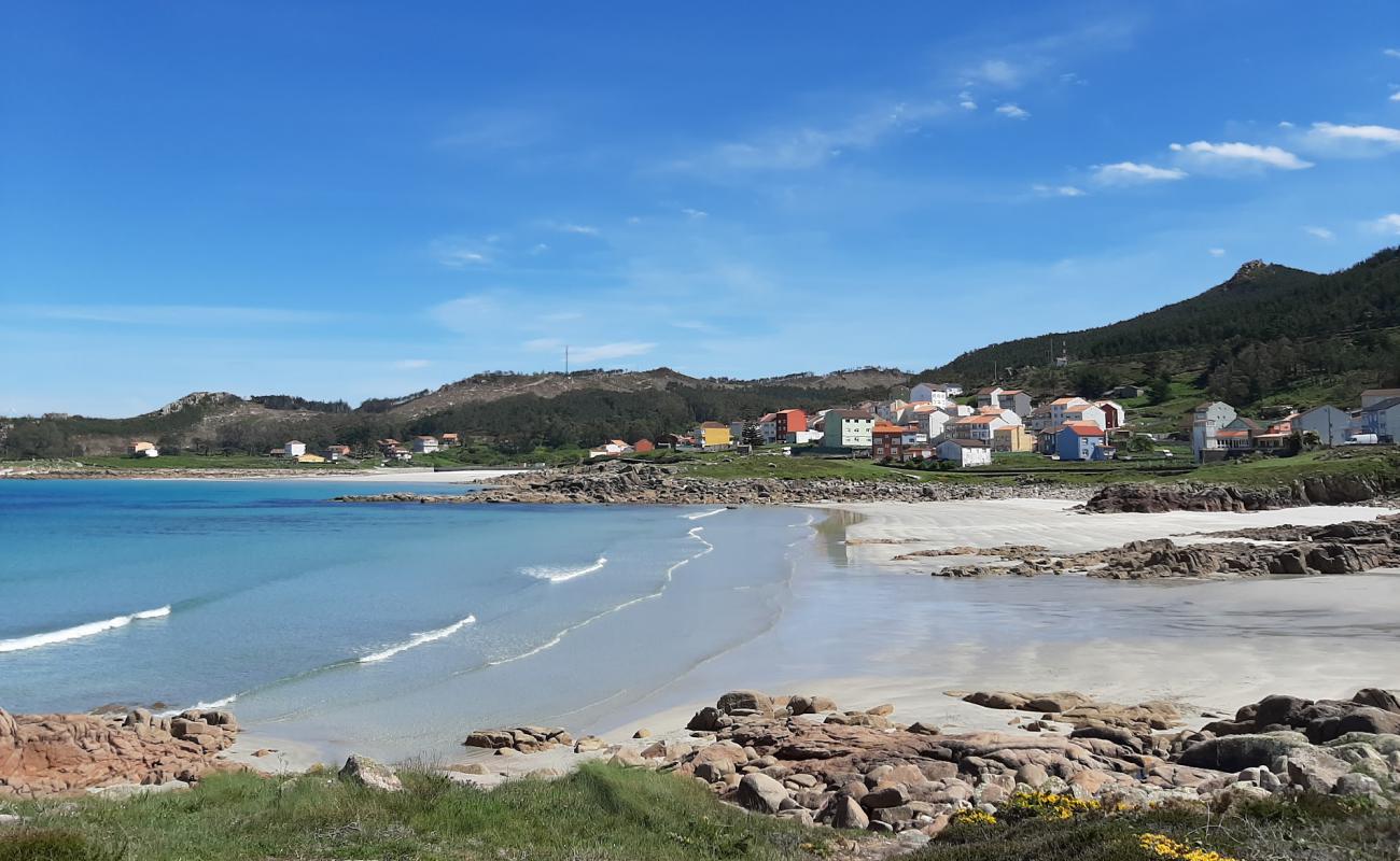 Foto de Brana de Lazo Beach con arena brillante superficie