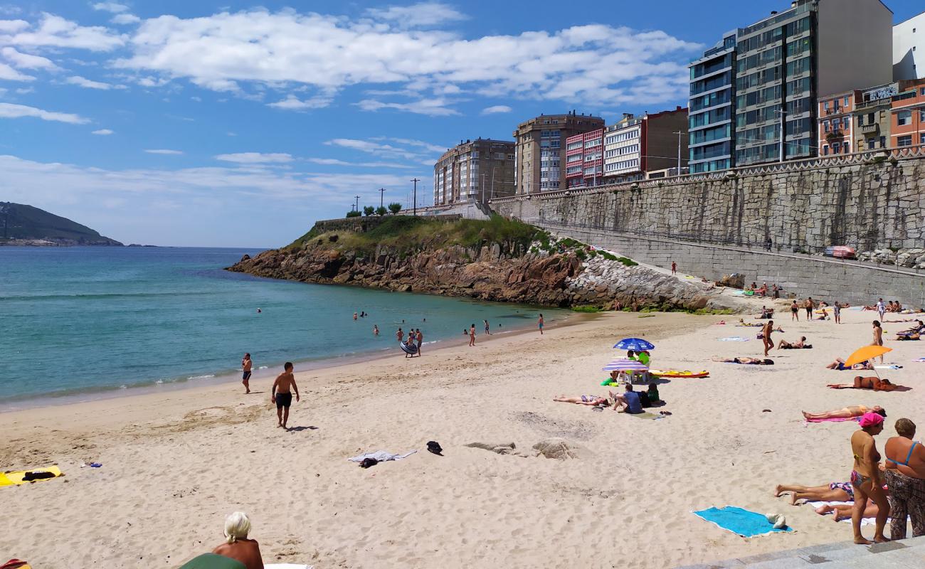 Foto de Las Amorosas Beach con arena brillante superficie