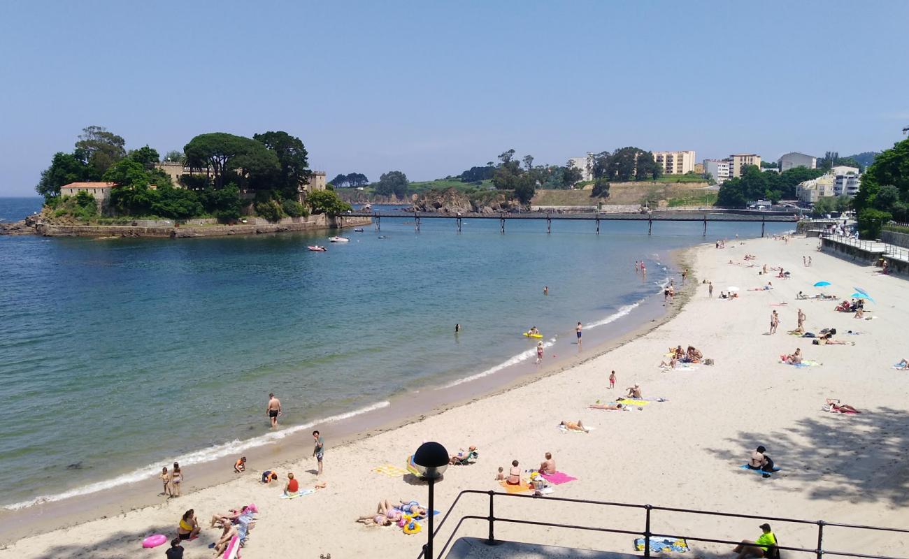 Foto de Santa Cruz Beach con arena brillante superficie