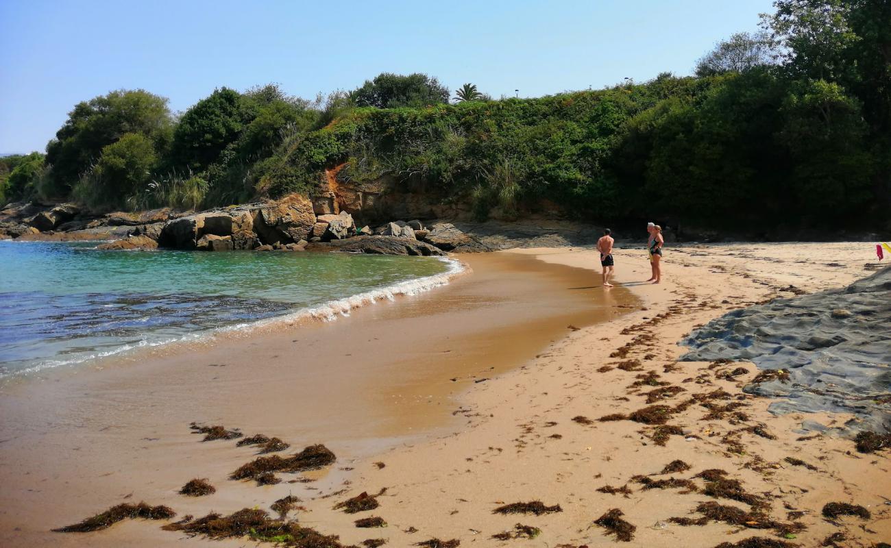 Foto de Portelo Beach con arena brillante superficie