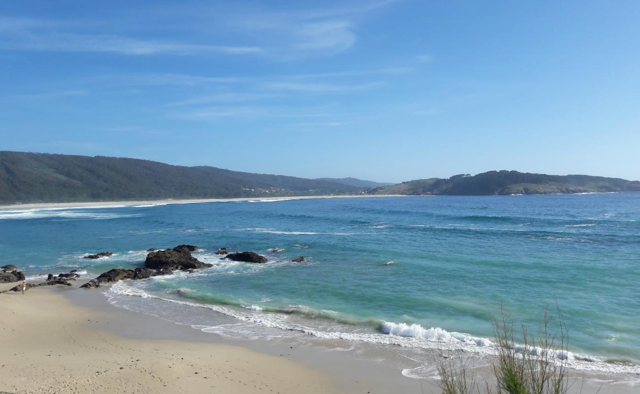 Foto de El Vilar Beach con arena brillante superficie