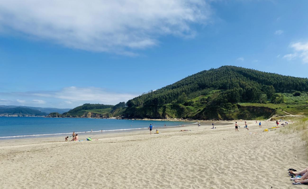 Foto de Carino Beach con arena brillante superficie