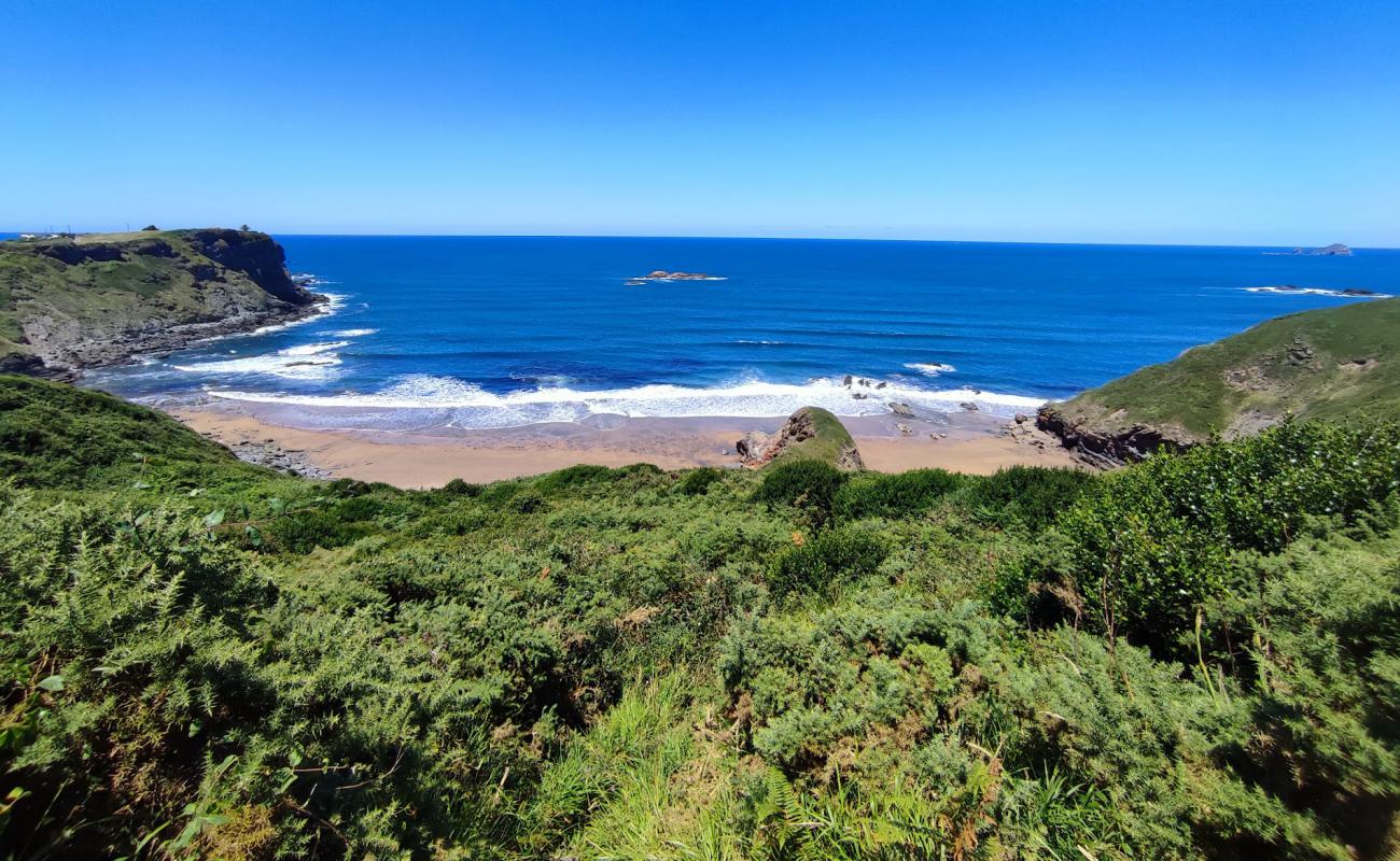 Foto de Aguilera Beach con arena brillante superficie