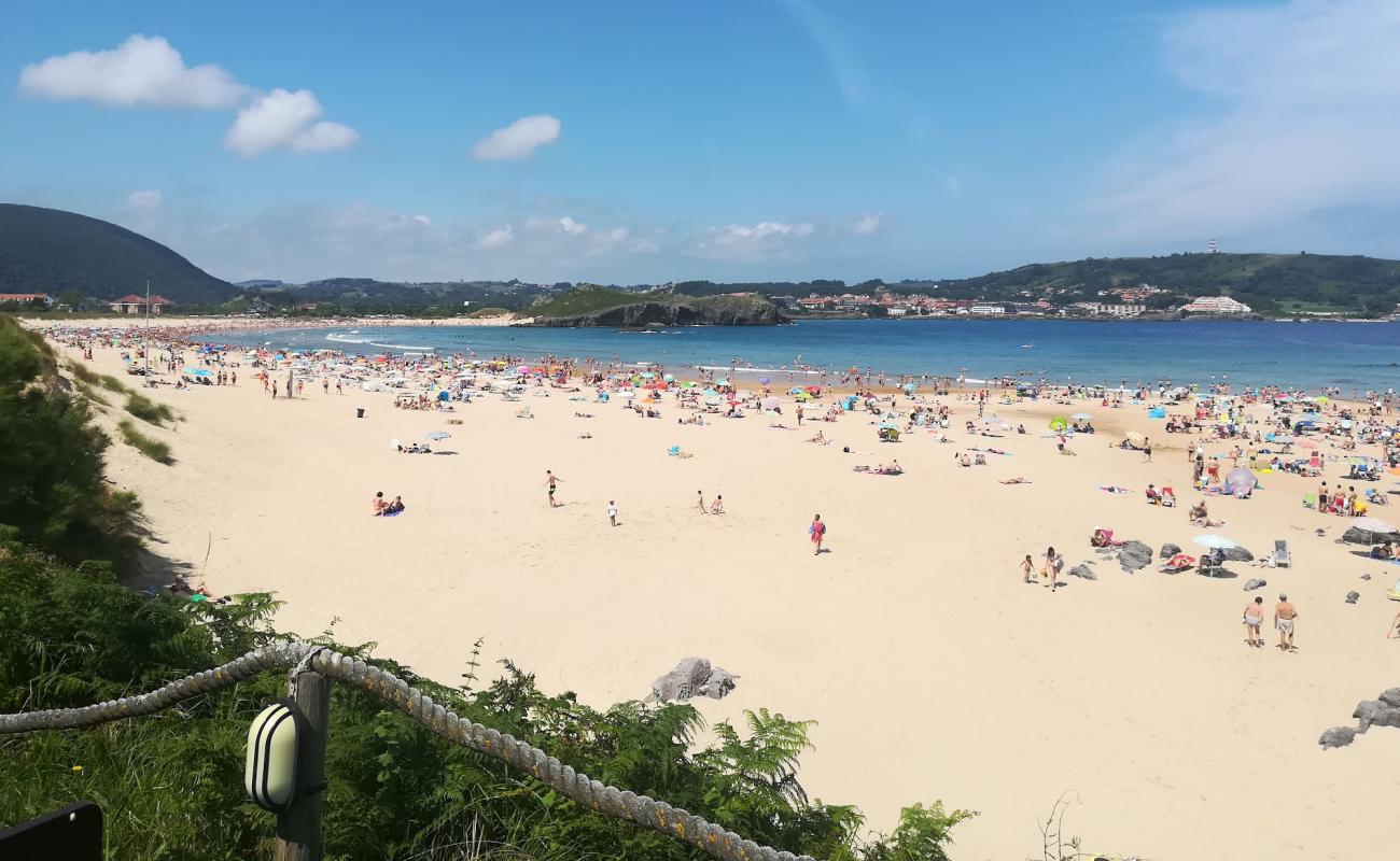 Foto de Cuarezo Beach con arena brillante superficie