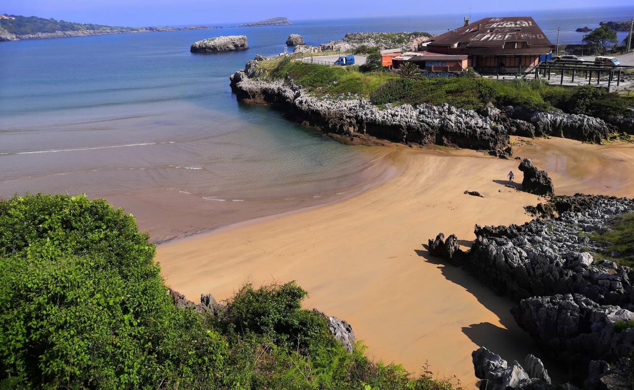 Foto de Arenillas Beach con arena brillante superficie