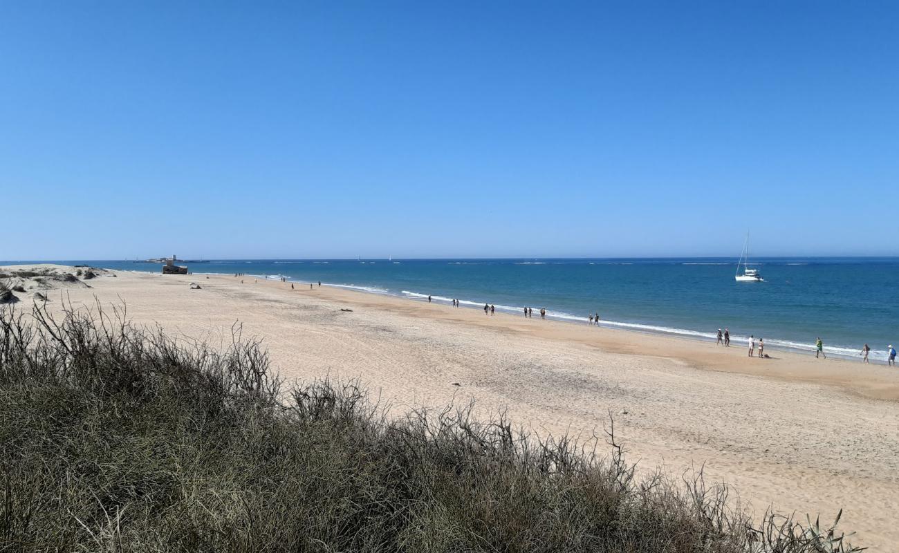 Foto de Castillo Beach con arena brillante superficie