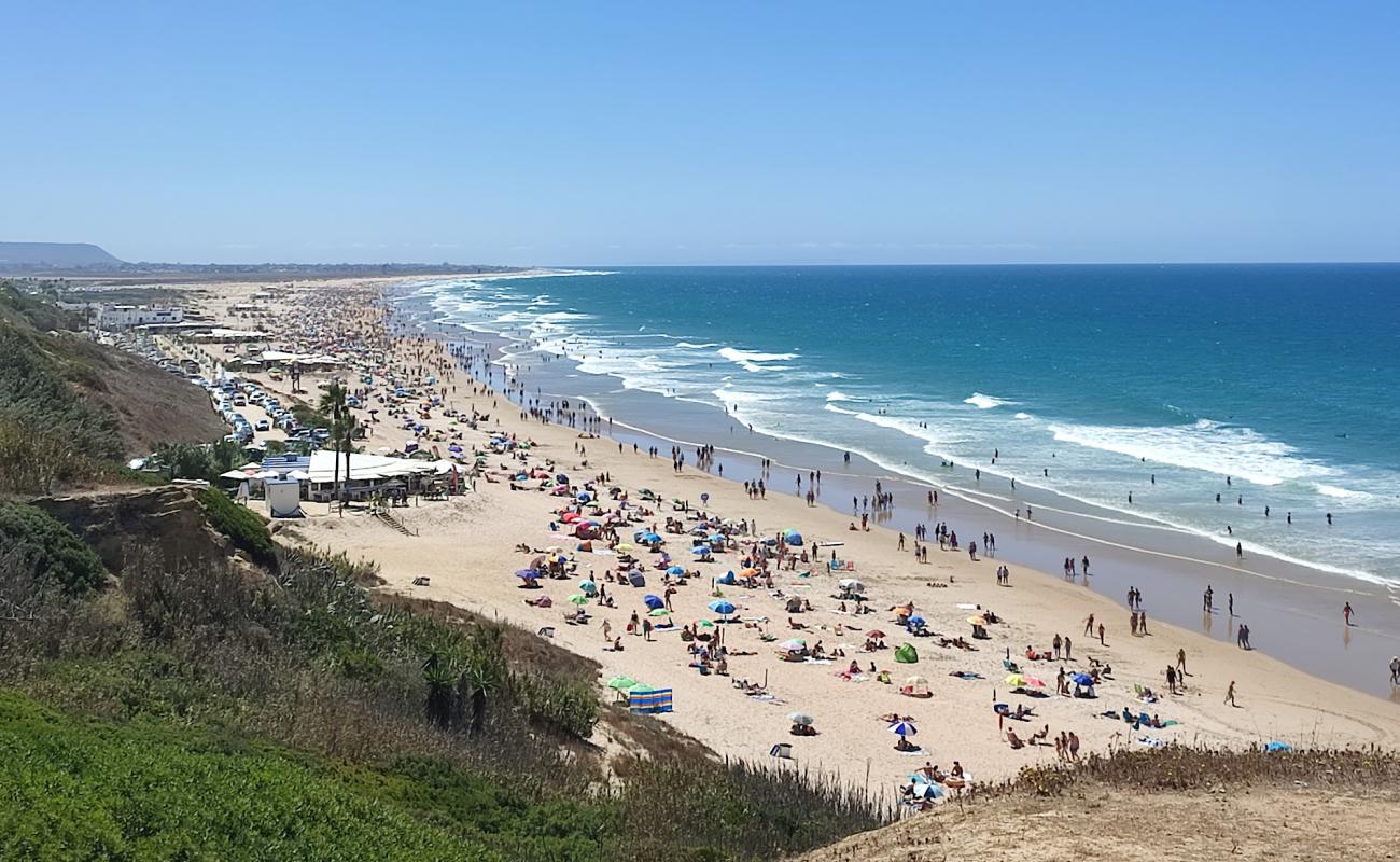 Foto de Los Bateles Beach con arena brillante superficie