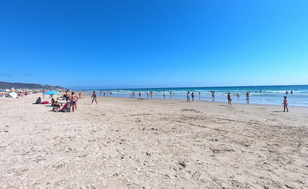 Foto de Cabo de la Plata Beach con arena brillante superficie