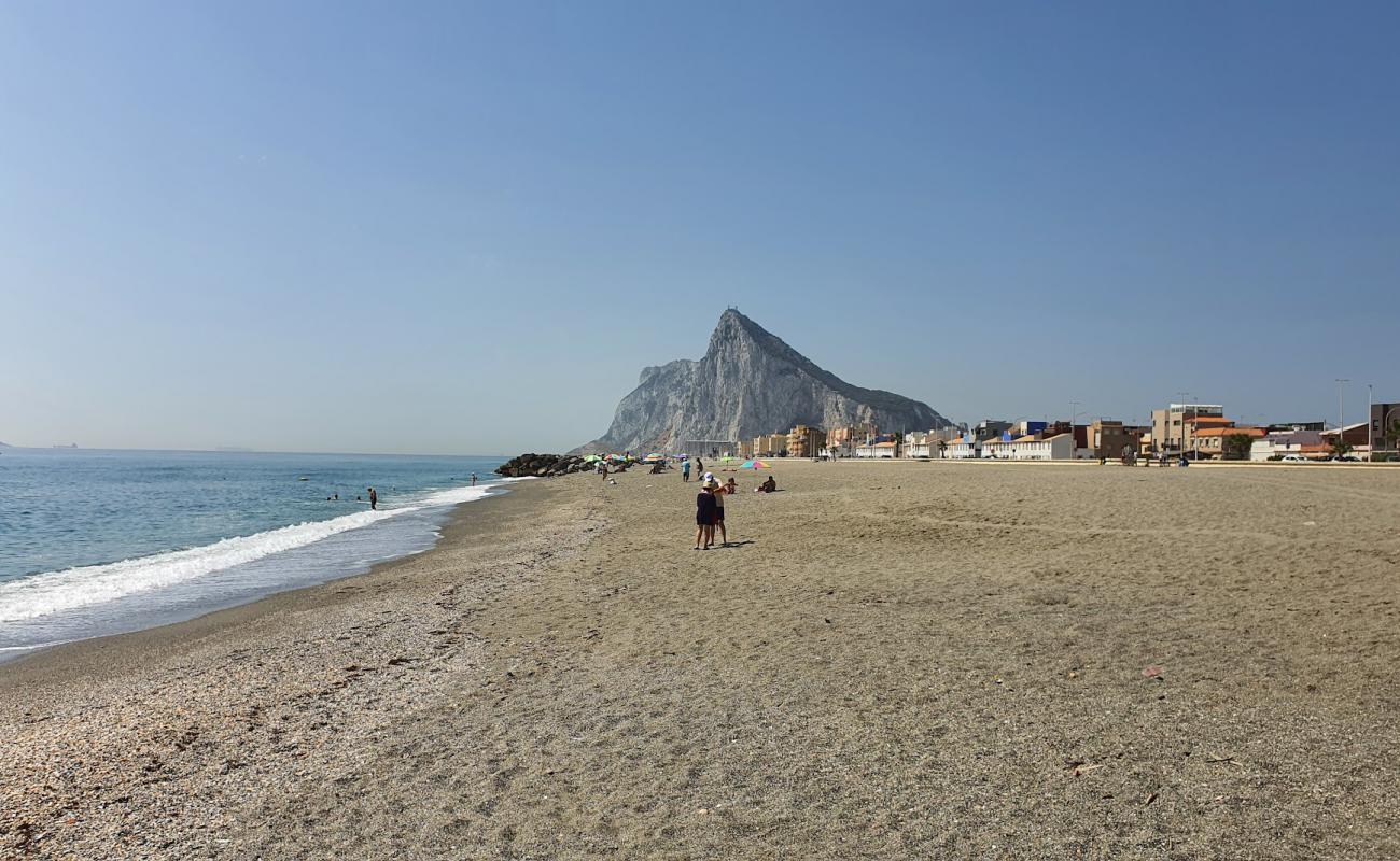 Foto de Atunara Beach con guijarro fino gris superficie