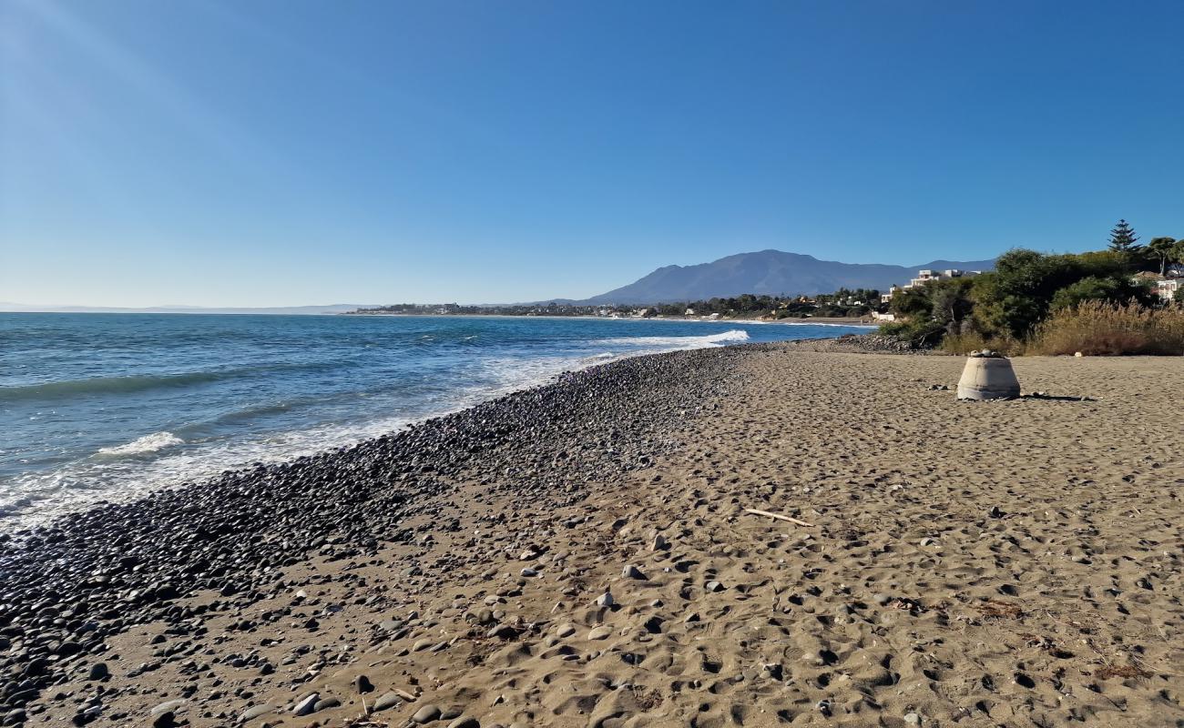 Foto de Salduna Beach con arena gris superficie