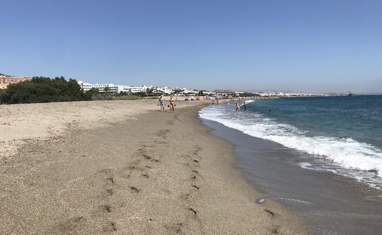 Foto de Marina de la Torre Beach con arena gris superficie