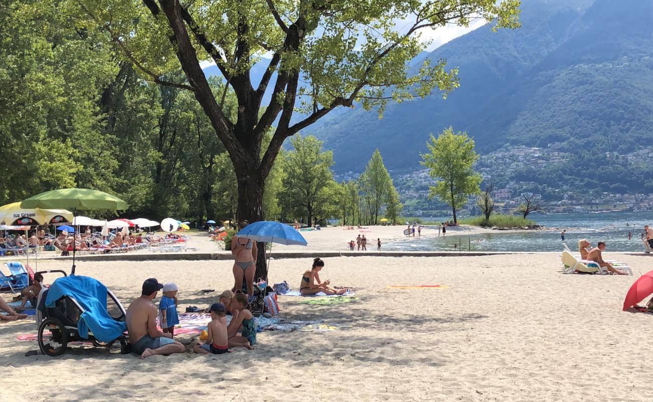 Foto de Lido di Ascona con arena brillante superficie