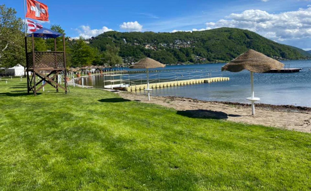 Foto de Strandbad Brienz con hierba superficie