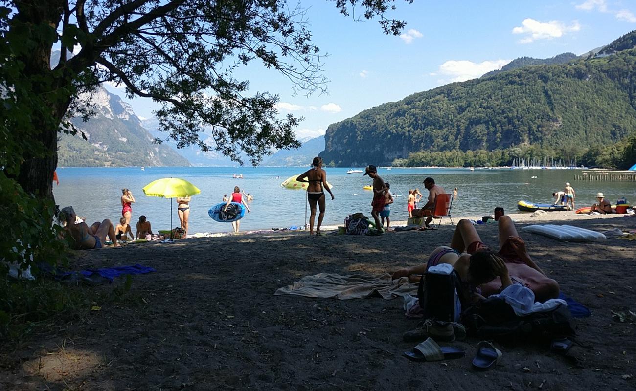 Foto de Altes Strandbad Weesen con arena gris superficie