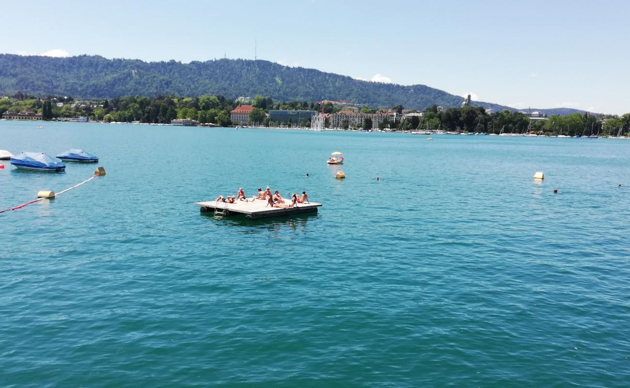 Foto de Seebad Utoquai con hormigón superficie