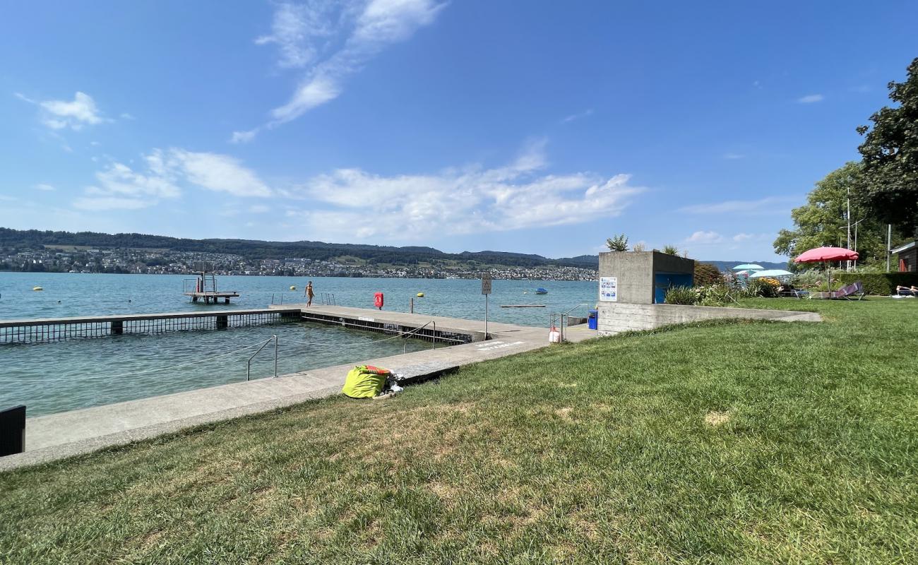 Foto de Strandbad Feldmeilen con hormigón superficie