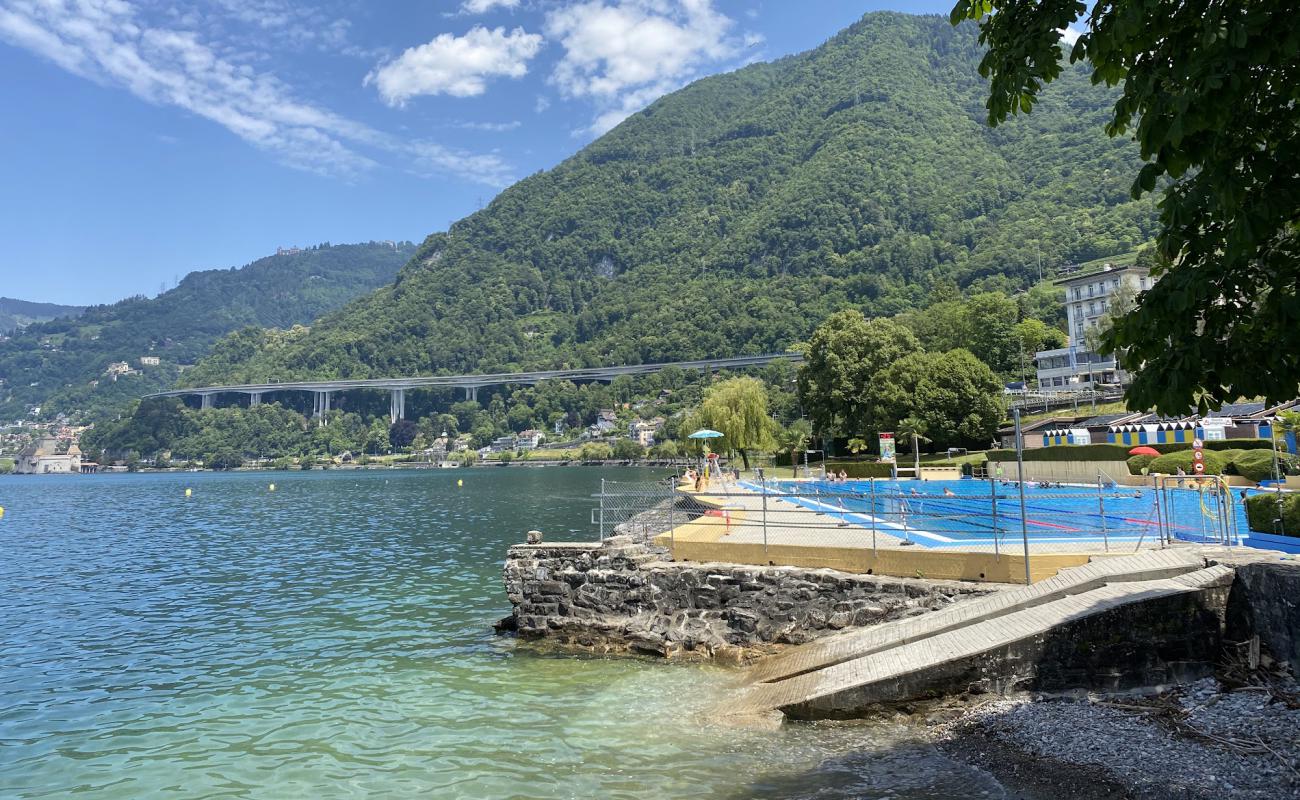 Foto de Piscine de Villeneuve con hormigón superficie