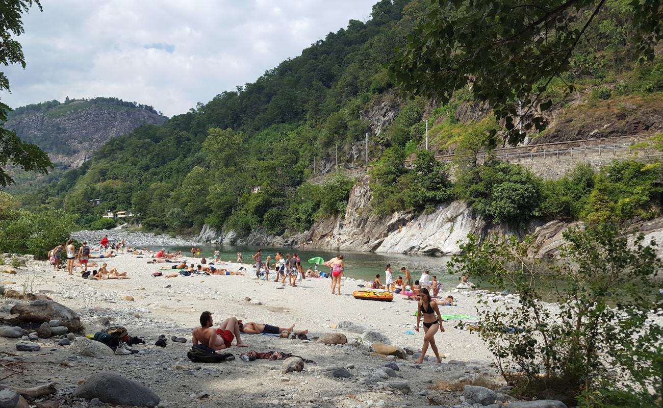 Foto de Spiaggia del Meriggio el Merisg con arena gris y piedras superficie