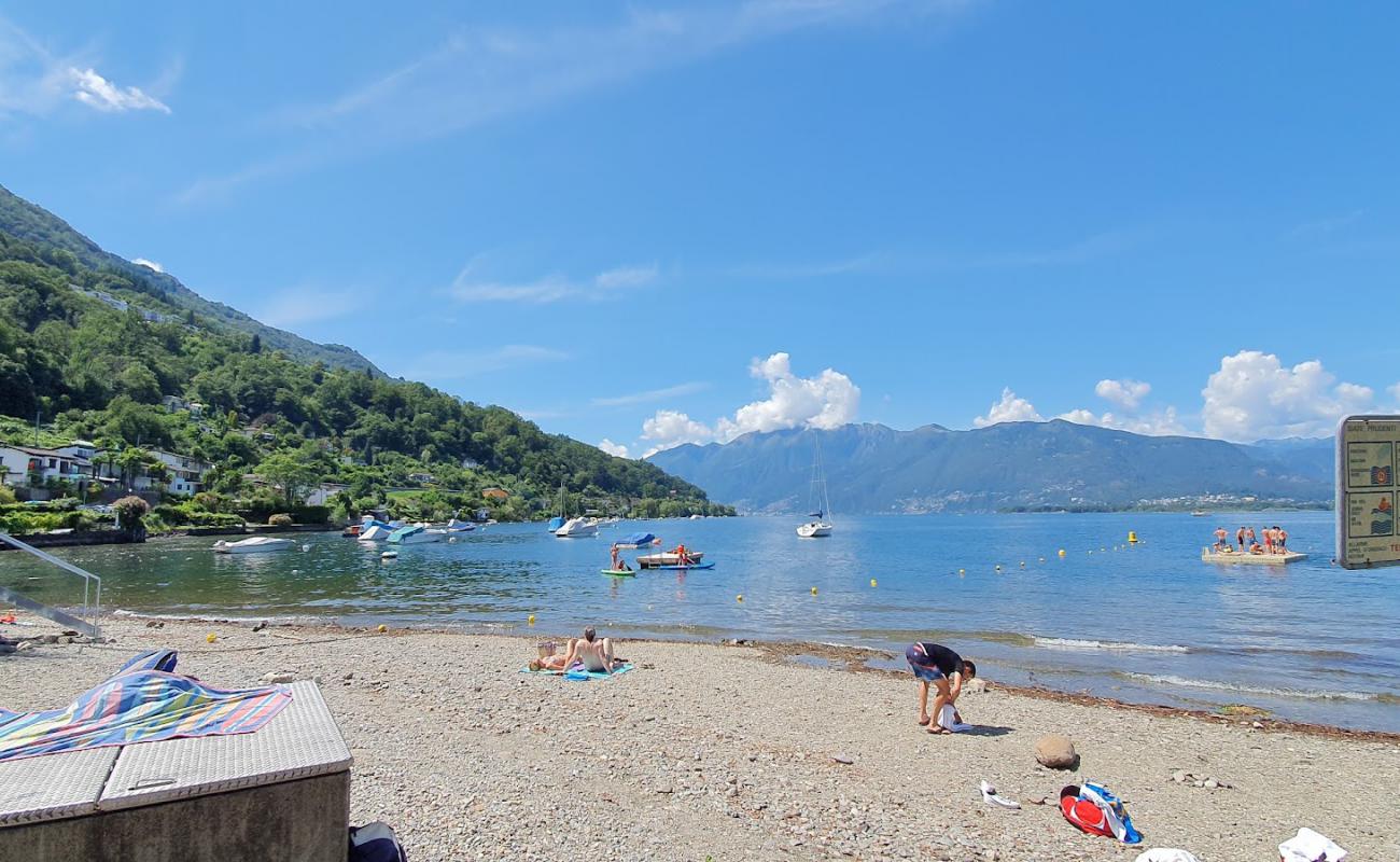 Foto de Shaka Beach Lido di Vira con arena gris y guijarros superficie