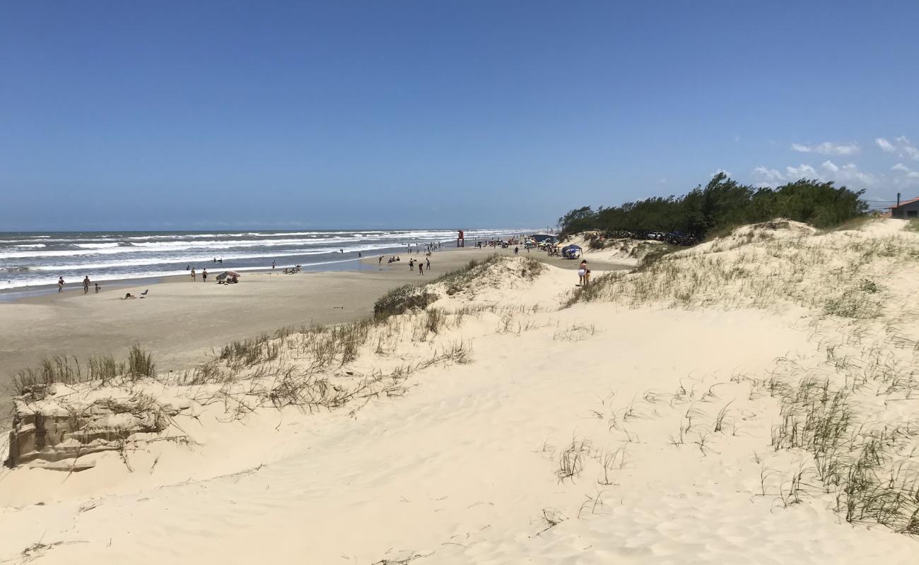 Foto de Playa de Santa Teresinha con brillante arena fina superficie