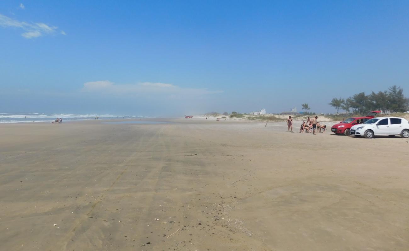 Foto de Playa de Arroio do Sal con brillante arena fina superficie