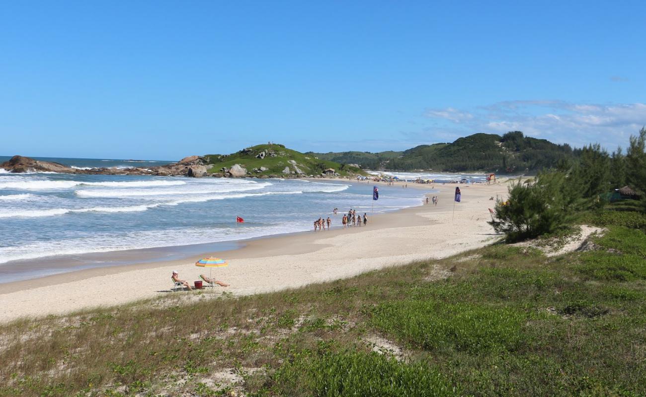 Foto de Praia da Ferrugem con brillante arena fina superficie