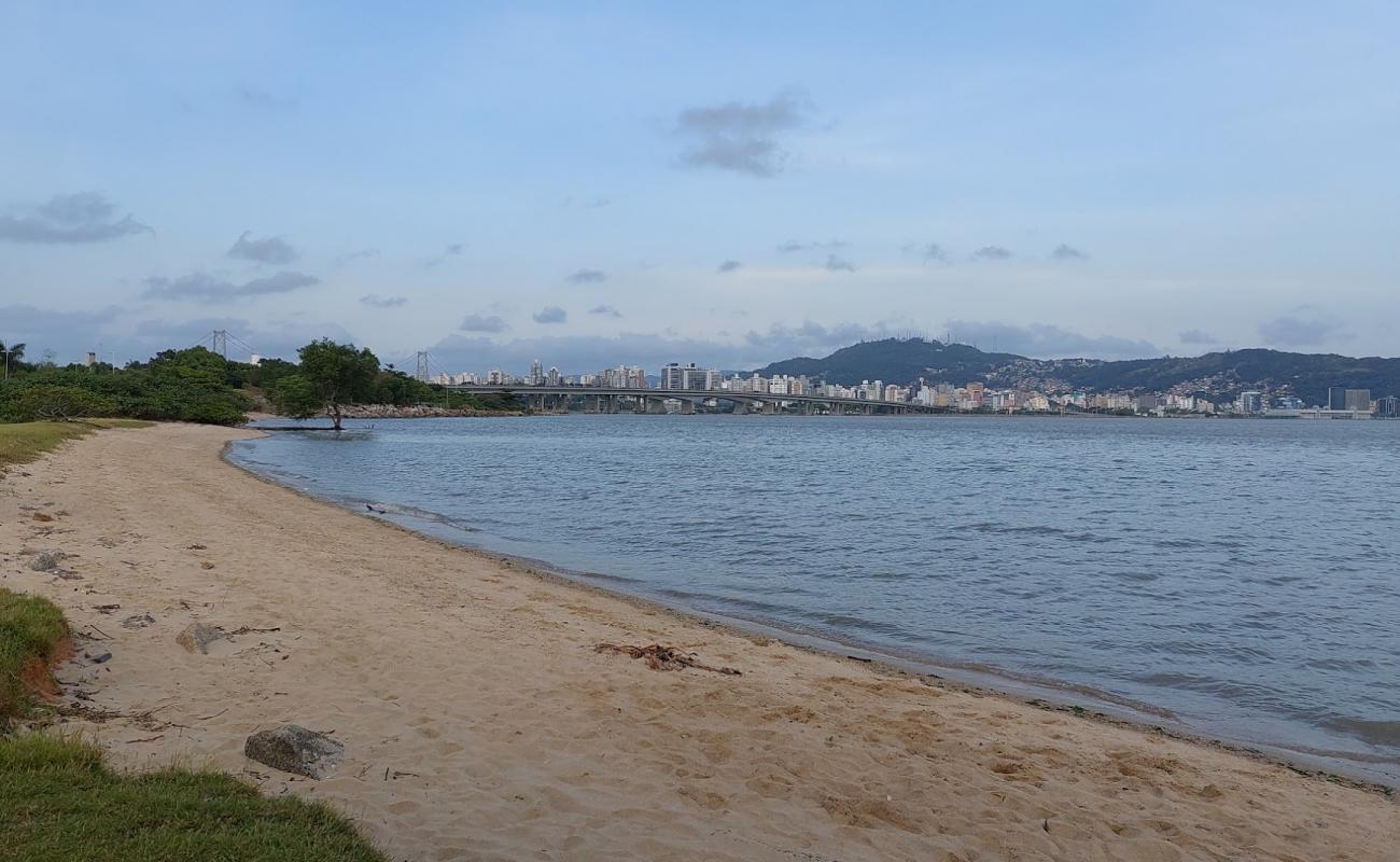 Foto de Praia do Rizzo con arena brillante superficie