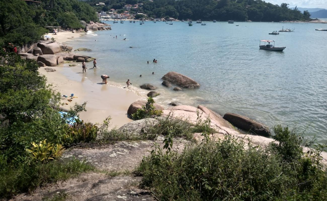 Foto de Prainha de Ganchos de Fora II con arena brillante superficie