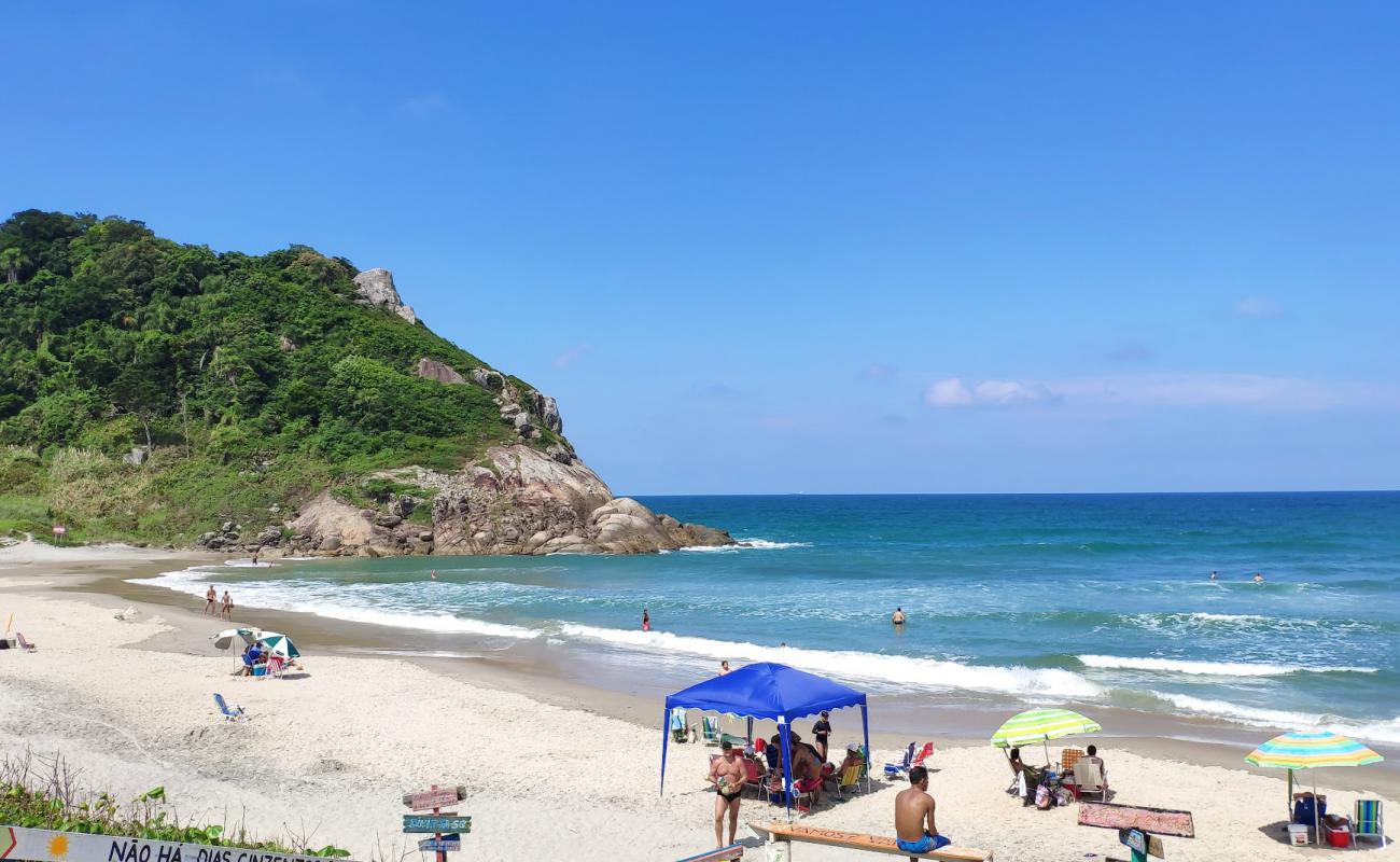 Foto de Playa de Prainha con brillante arena fina superficie