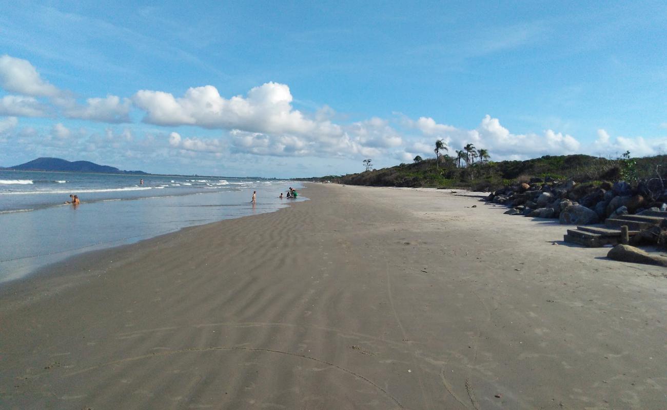 Foto de Playa de Itapoá con brillante arena fina superficie